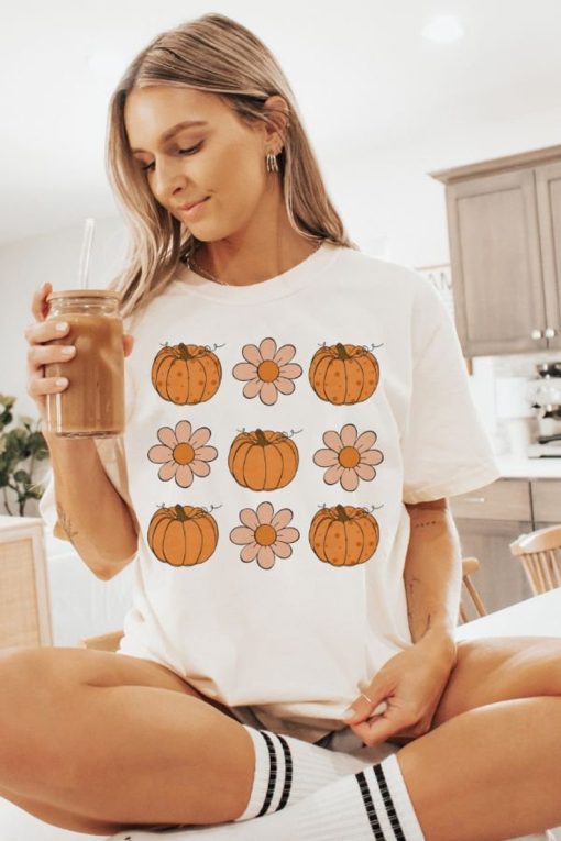 Comfort Colors® vintage floral Pumpkins T-shirt, retro Pumpkin tshirt