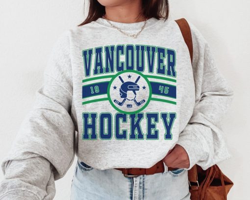 Vancouver Canuck, Vintage Vancouver Canuck Sweatshirt  T-Shirt, Canucks Sweater, Canucks T-Shirt, Hockey Fan