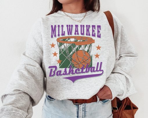 Milwaukee Buck, Vintage Milwaukee Buck Sweatshirt  T-Shirt, Milwaukee Basketball Shirt, Bucks Shirt