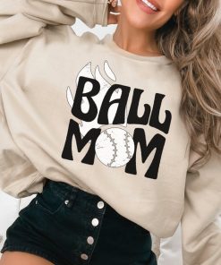 Baseball Mom Sweatshirt / T-Shirt, Baseball Mom's Life Shirt, Gift for Mom, Game Day Sweatshirt, Baseball Crewneck