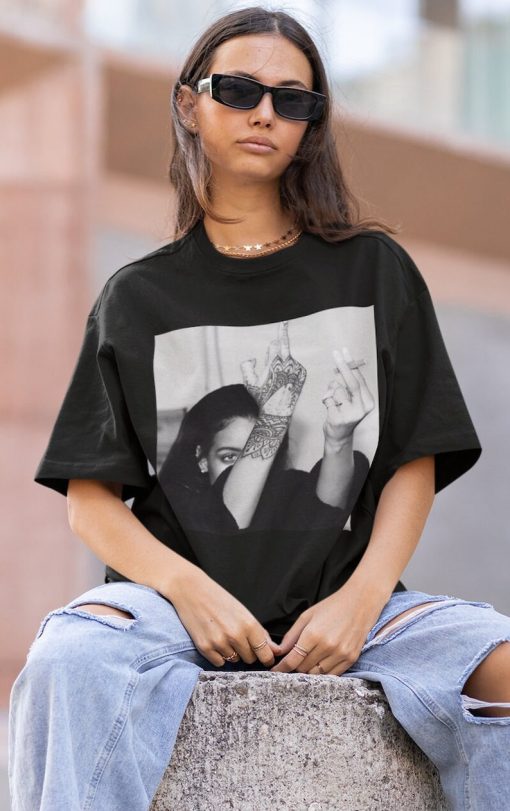 RIHANNA HIPHOP TShirt | Sweatshirt Vintage | Rihanna Hip hop RnB Rapper | Rihanna American Rapper T-Shirt Tshirt