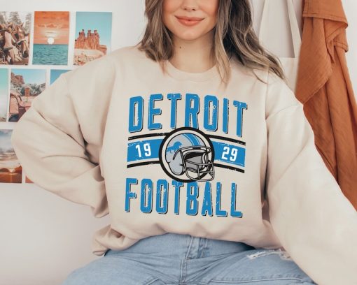 Vintage Detroit Football Crewneck Sweatshirt / T-Shirt, Lions Sweatshirt, Lion Football Shirt