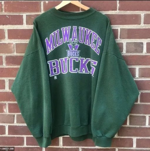 Retro Milwaukee Buck Sweatshirt, Vintage Style Bucks Shirt, Buck Hoodie, Vintage Basketball Fan Shirt Gift for fan