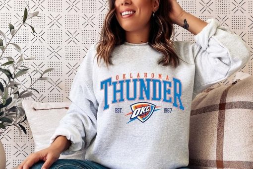 Vintage Oklahoma City Thunde Sweatshirt  T-Shirt, Thunder Sweater, Thunder T-Shirt, Vintage Basketball Fan