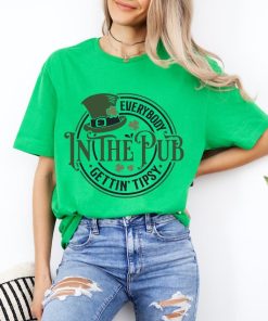 Everybody in The Pub Gettin' Tipsy Trendy Unisex Softstyle T-Shirt