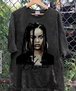 Vintage 90s Graphic Style Rihanna T-Shirt - Rihanna Vintage T-Shirt -