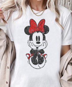 Disney Mickey And Friends Minnie Mouse Sitting T-Shirt