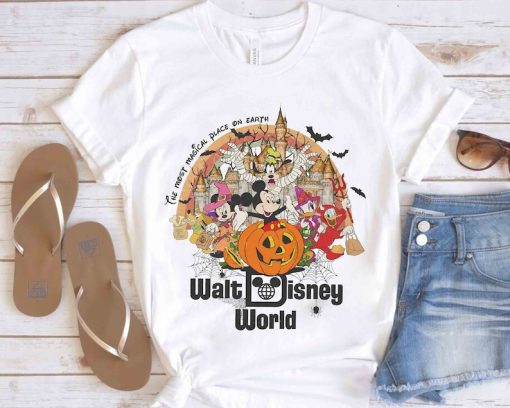 Vintage Walt Disney World Mickey Mouse & Friends Halloween T-Shirt