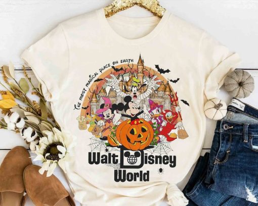 Vintage Walt Disney World Mickey Mouse & Friends Halloween T-Shirt